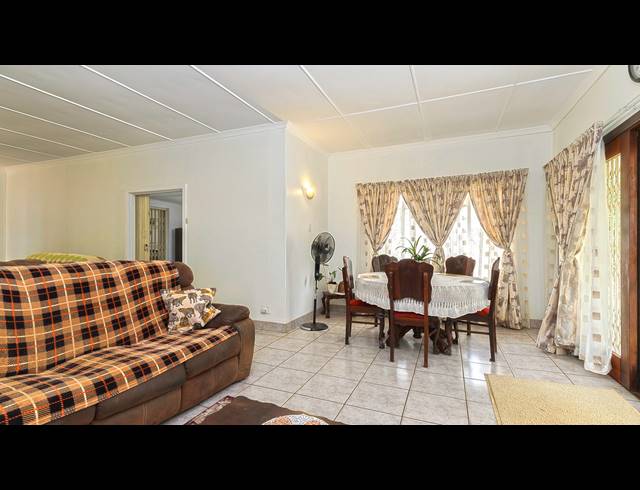 5 BEDROOM HOUSE FOR SALE IN GILLITTS